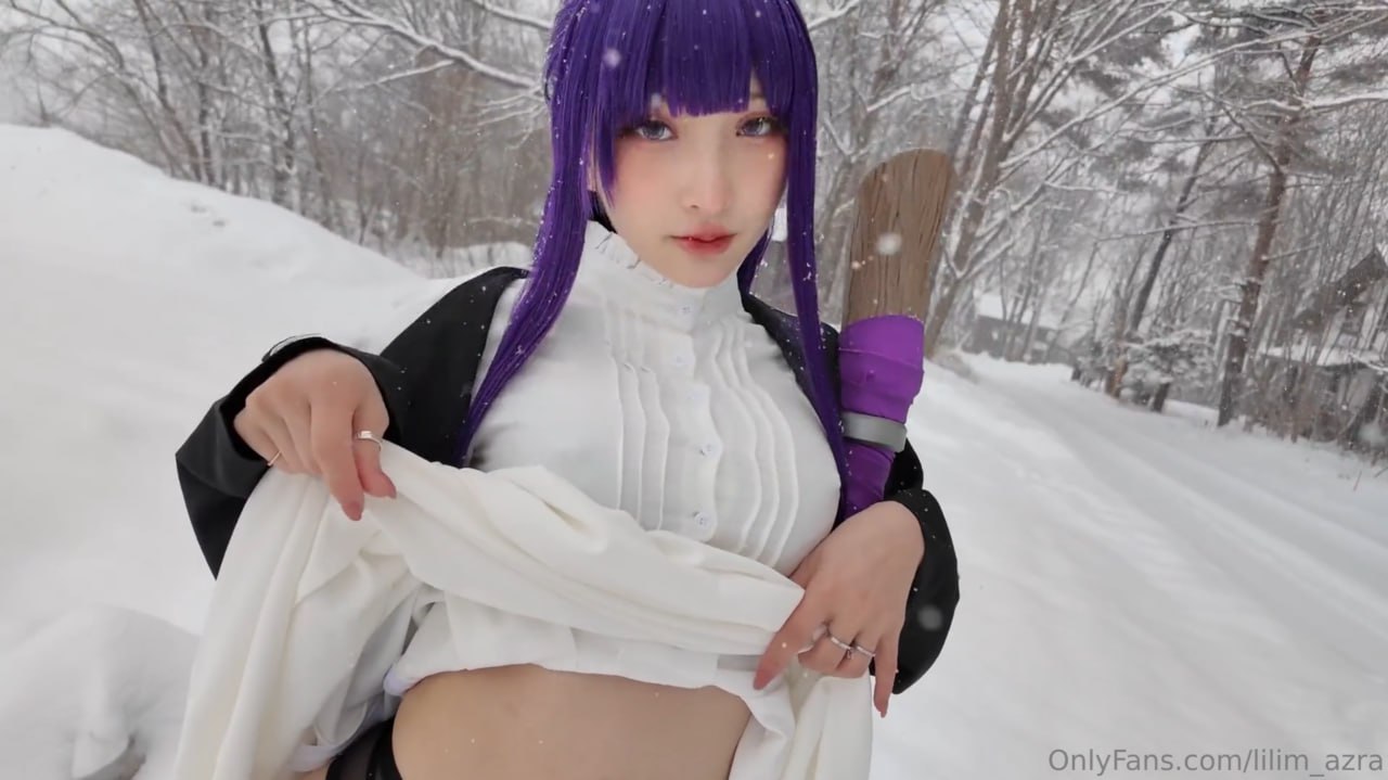 性感的韩国少女展现完美的身材